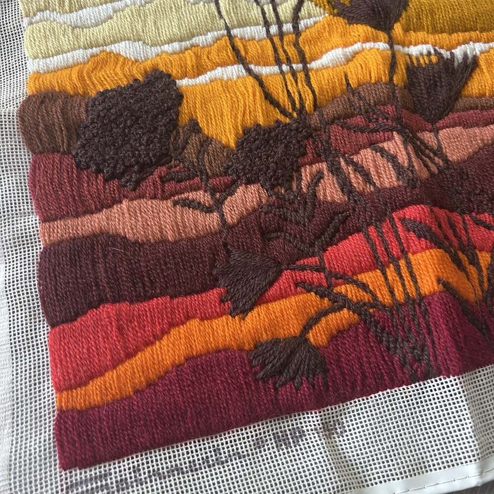 Crewel Embroidered SUNSET ON THE PLAINS 1970s Ambler 20x20 Wall Art Vtg Rare - Picture 2 of 7